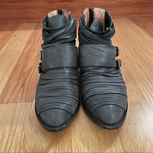 Jeffrey Campbell Black Isley Ankle Boot - Picture 3 of 9